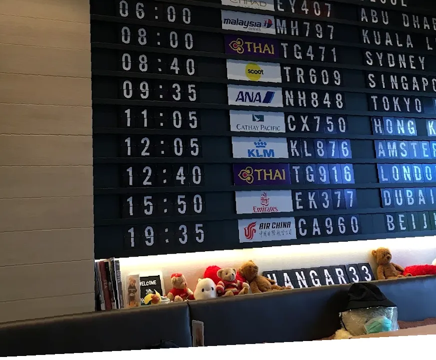 HANGAR 33 : Coworking x Cafe 24 hrs