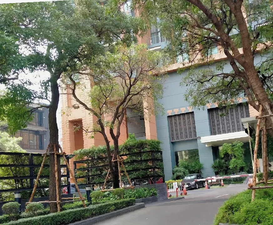 Lake Avenue Condominium