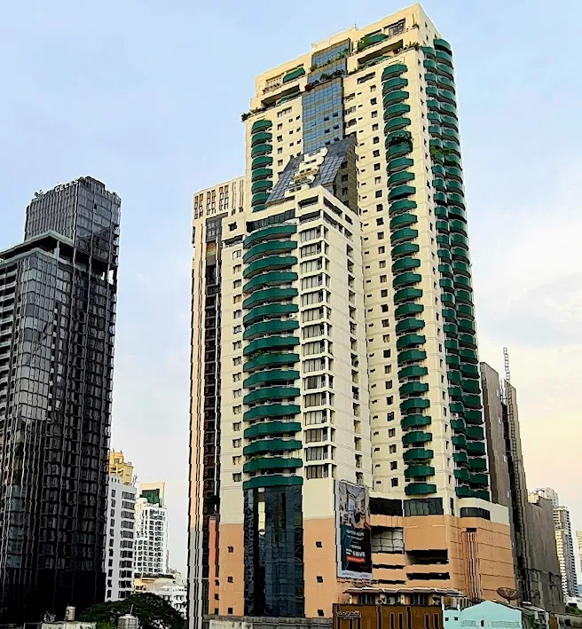 Circle Condominium