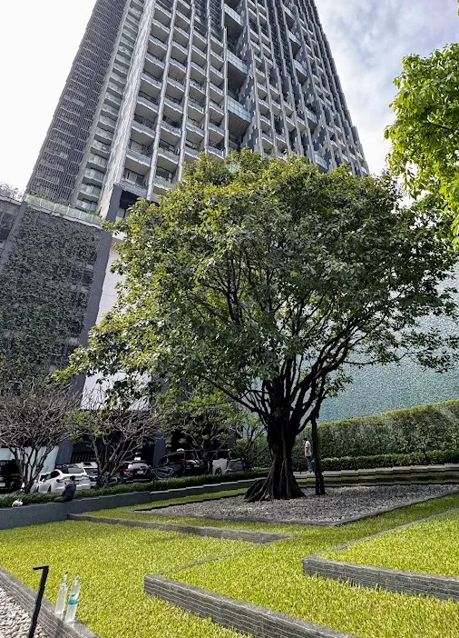 The Met Condominium
