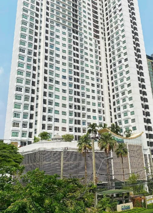 Q House Condo Sathon