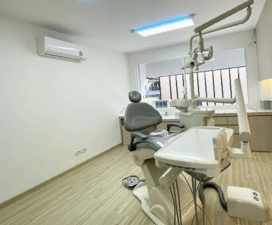 Dental Home Clinic พระโขนง คลินิกทันตกรรม จัดฟัน รากฟันเทียม デンタルホームクリニック