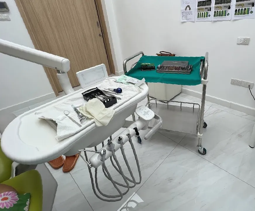 Cleardent dental clinic Koh Phangan คลินิกทันตกรรมเคลียร์เด้นท์ เกาะพะงัน ทำฟัน รากเทียม จัดฟัน Implant Whitening Invisalign