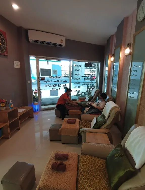 foot massage suvarnabhumi airport 9 na siam massage