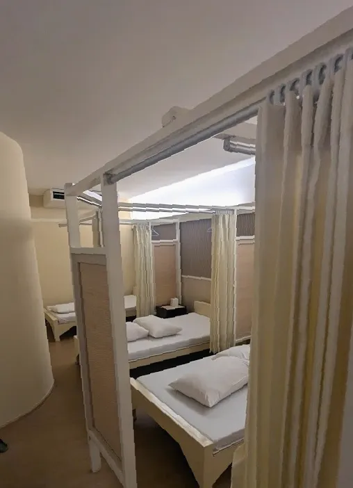 AN JING Thai Massage l Yaowarat + Maitri Chit